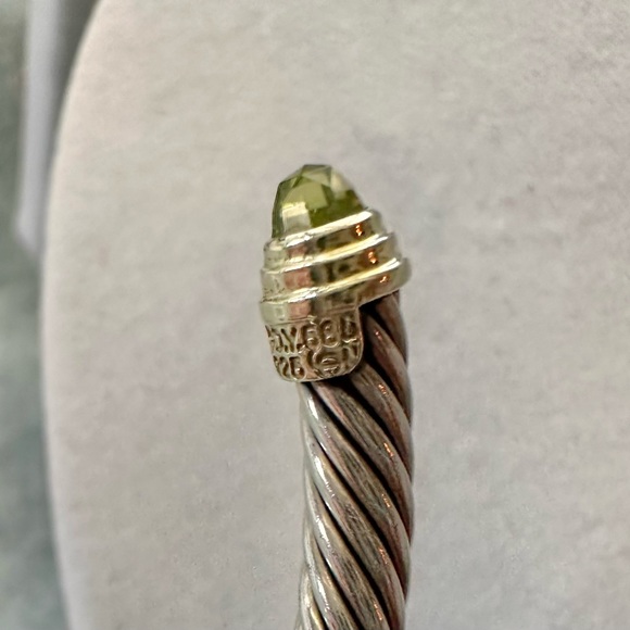 David Yurman 14KYG Sterling Silver and Peridot Cable Bracelet - Picture 3 of 6